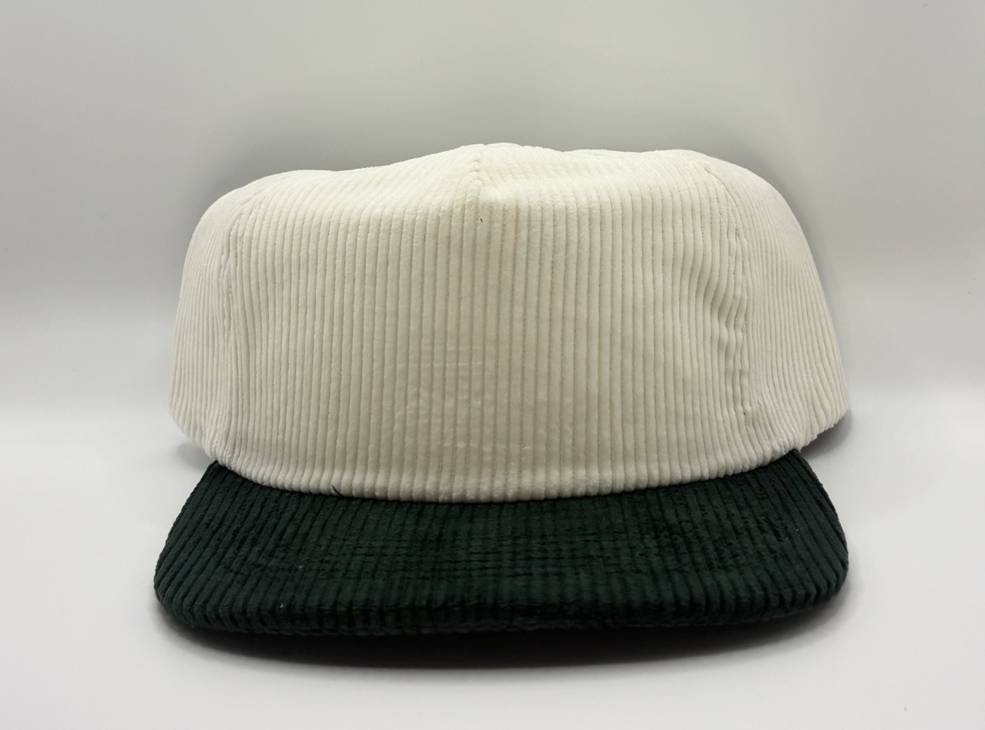 Atonal corduroy snapback, white and green